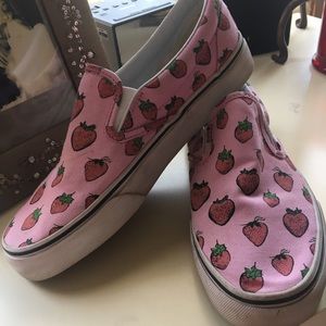 🍓 ABSOLUTELY ADORABLE Vans 🍓